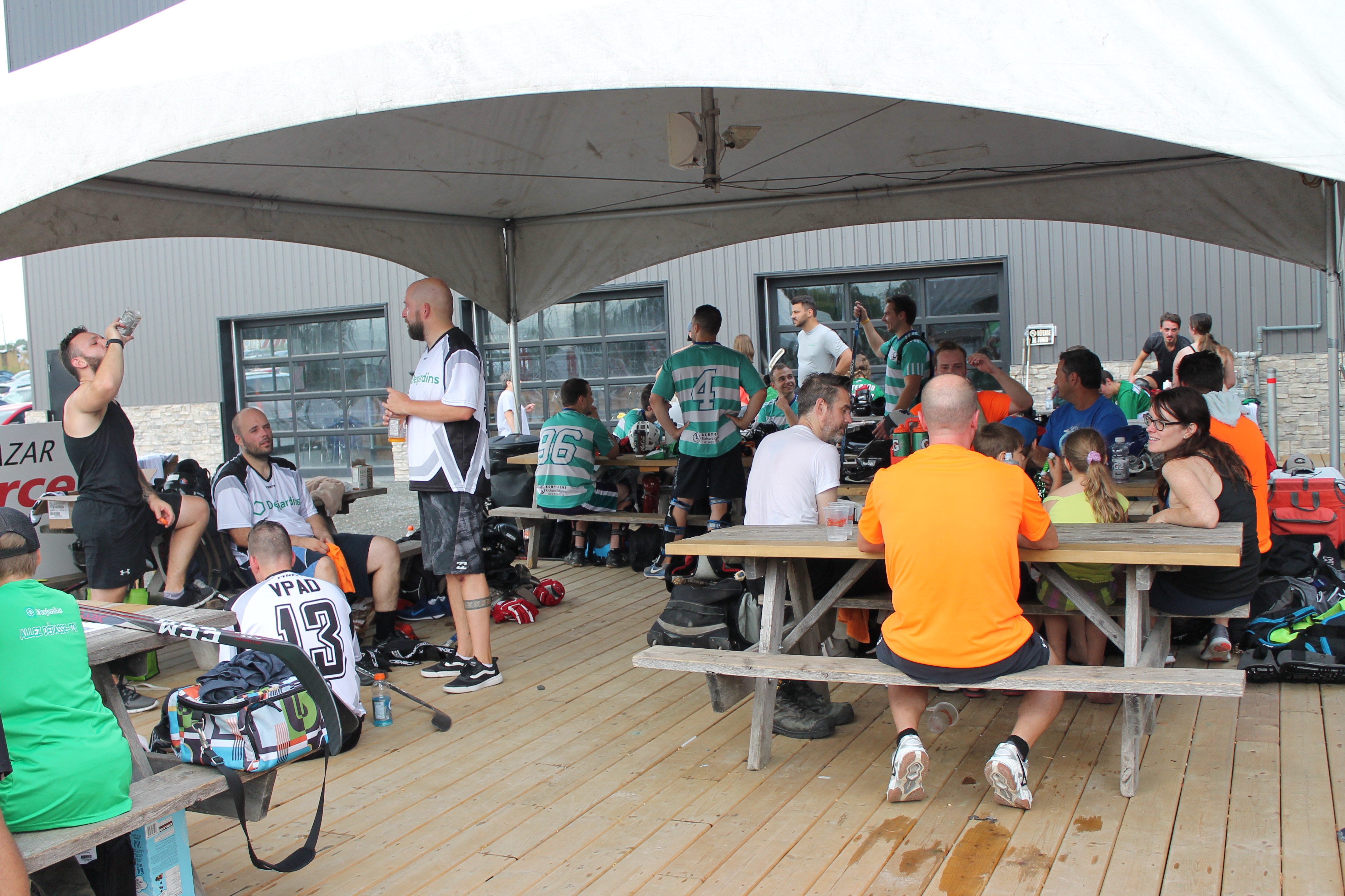 Match de dek hockey au Tournoi Desjardins